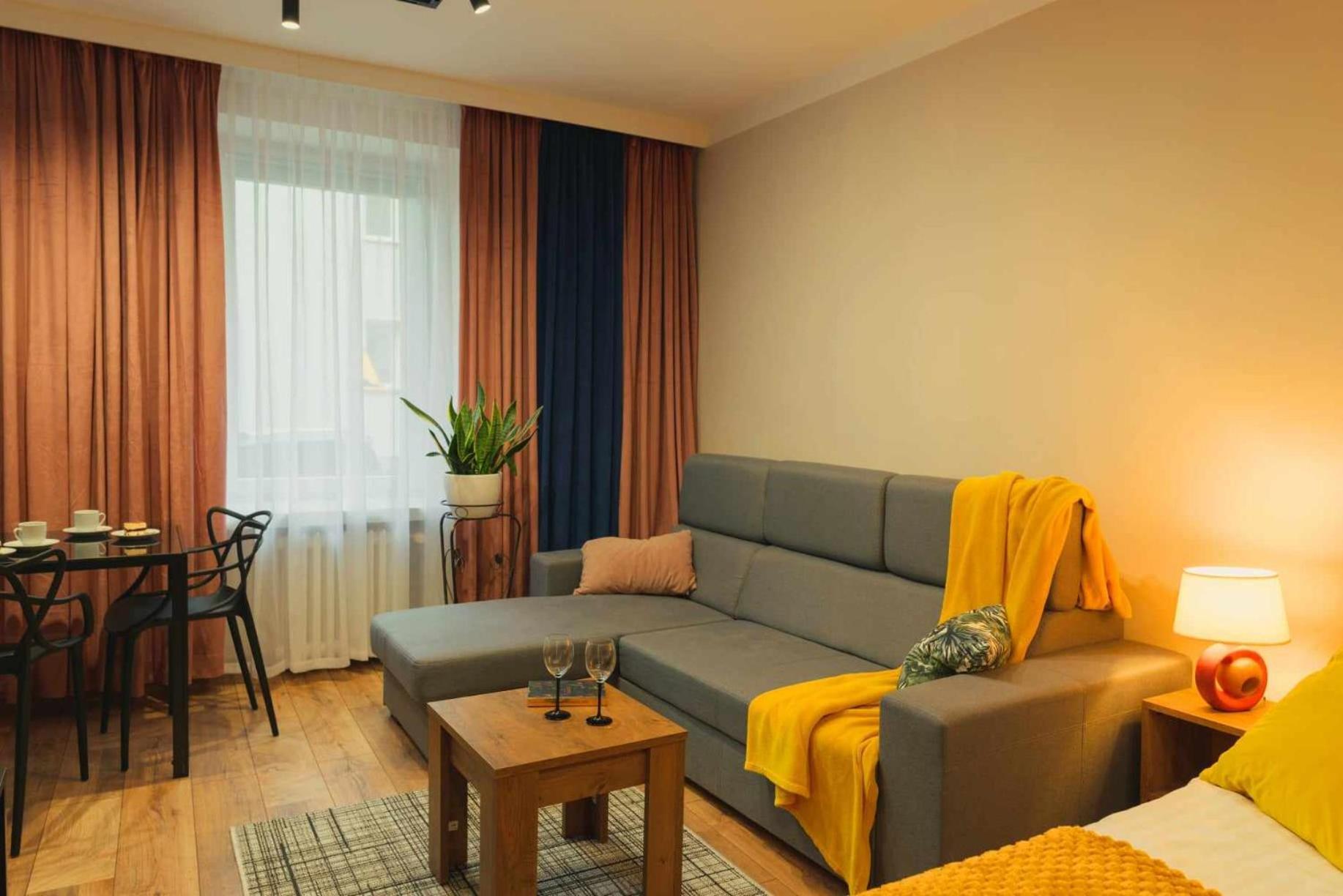 Apartament Pod 13 ビエルスコ・ビアバ エクステリア 写真