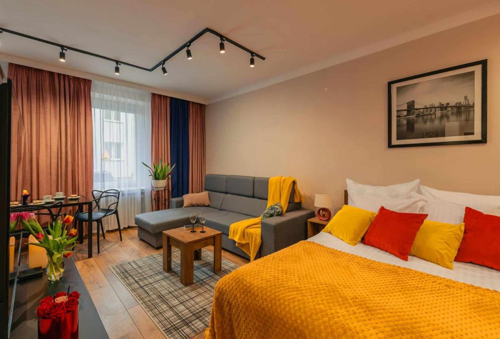 Apartament Pod 13 ビエルスコ・ビアバ エクステリア 写真